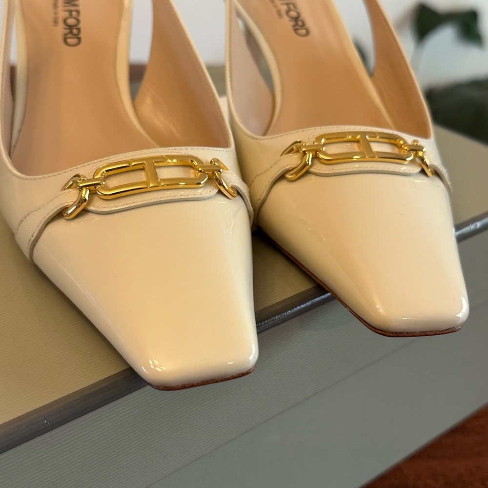 Tom Ford Cream Slingback Heels with Gold Chain - Picture 9 of 15